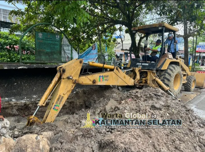 PAM Bandarmasih Sigap Perbaiki Kebocoran di Jalan Setoyo S