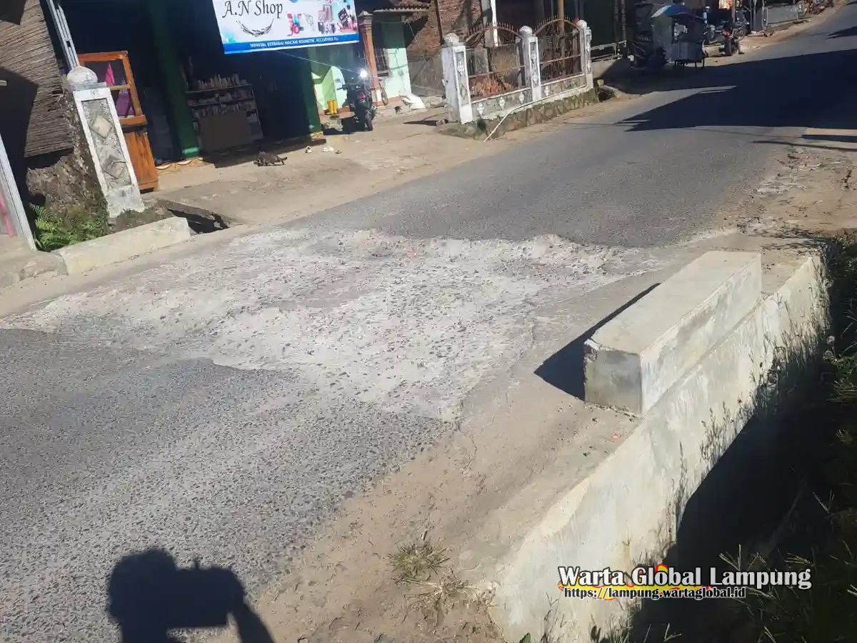 Baru Seumur Jagung, Proyek Jalan Provinsi di Tugu Sari Sudah Rusak dan Berlubang