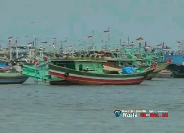 @Nelayan Rembang Galau Pungutan Siluman
Sekretaris Dinas Kelautan Dan Perikanan Kabupaten Rembang, Nurida Adante Islami Menyampaikan  Pendapatan Negara Bukan Pajak (PNBP) Tapi Hanya Kebijakan Pemerintah Pusat.