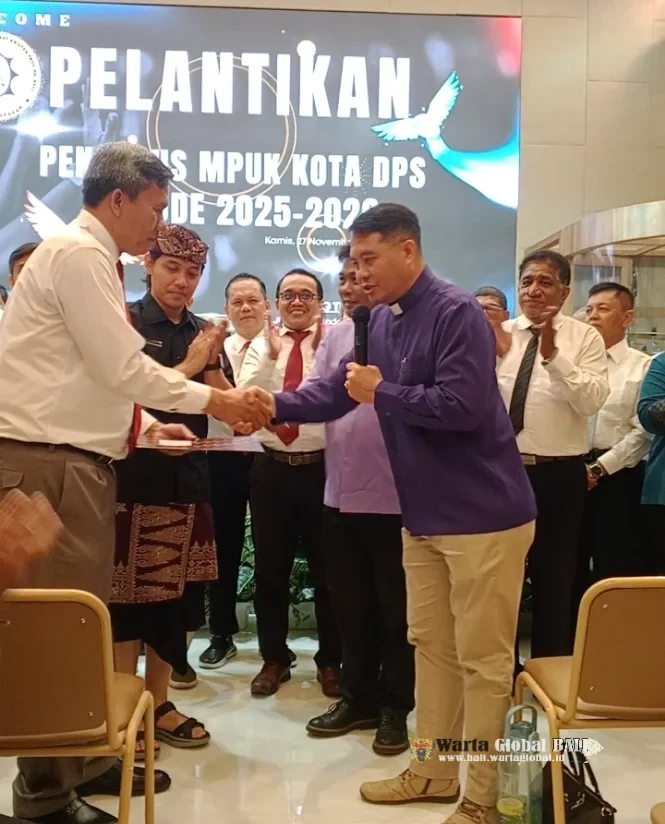 MPUK Kota Denpasar Resmi Lantik Pengurus Baru & Panitia Natal 2025, Siap Mengoptimalkan Pelayanan dengan Semangat "Pelita yang Menyala"