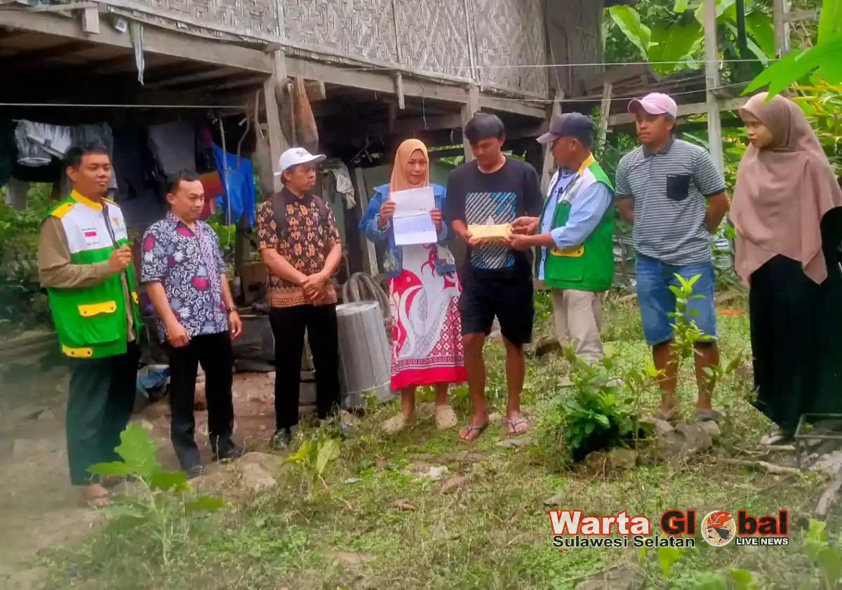 BAZNAS Enrekang Salurkan Bantuan Rumah Layak Huni kepada Warga di Desa Lunjen