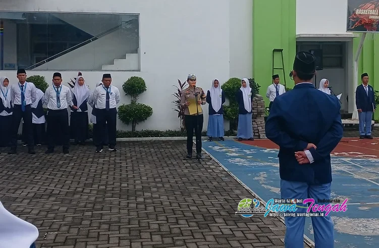 Tumbuhkan Karakter Disiplin, Sat Lantas Polresta Surakarta Tanamkan Anti-Bullying dan Disiplin Berlalu Lintas di SMA Al-Azhar Syifa Budi