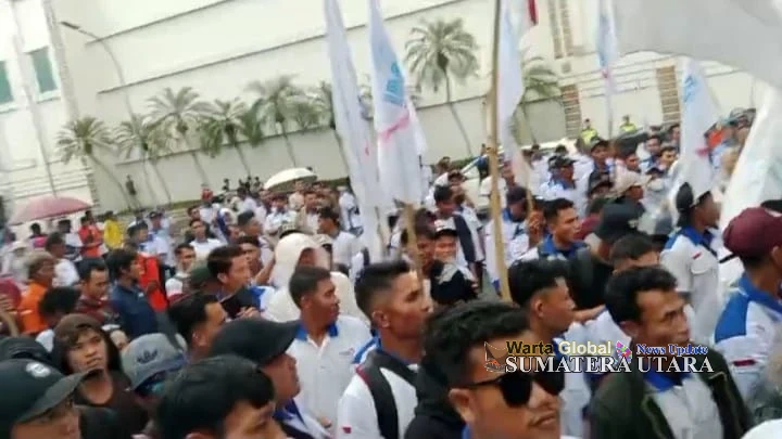 Buruh Perkebunan Gruduk Kantor Asian Agri Grup Minta Hentikan Penindasan Kepada Istri dan Anak
