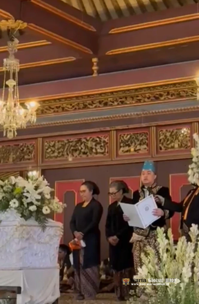 Prosesi Sakral "Hanglintir Kaprabon", Putra Mahkota Hamangkunegoro Naik Takhta Sebagai Pakoe Boewono XIV