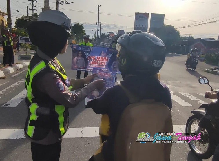 Satlantas Polres Klaten Gelar Penerangan Keliling Bagikan Brosur Keselamatan Berlalu Lintas