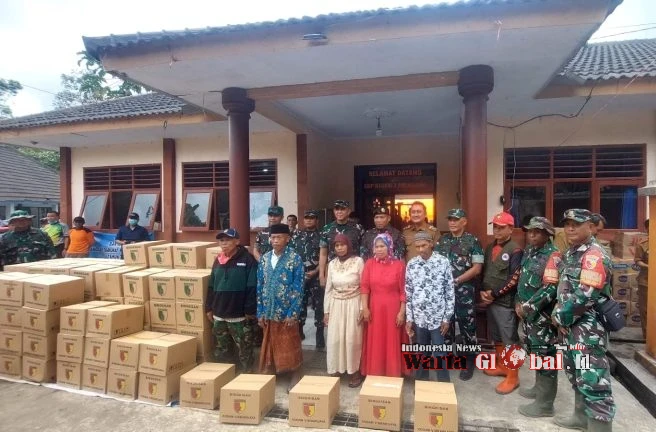 Pangdam V/Brawijaya Berikan Bantuan Langsung untuk Warga Terdampak Erupsi Semeru