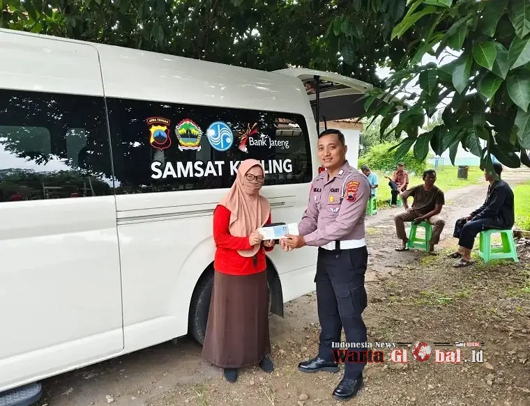 Satlantas Polres Karanganyar Tingkatkan Pelayanan Publik Lewat Program "Polantas Menyapa"
