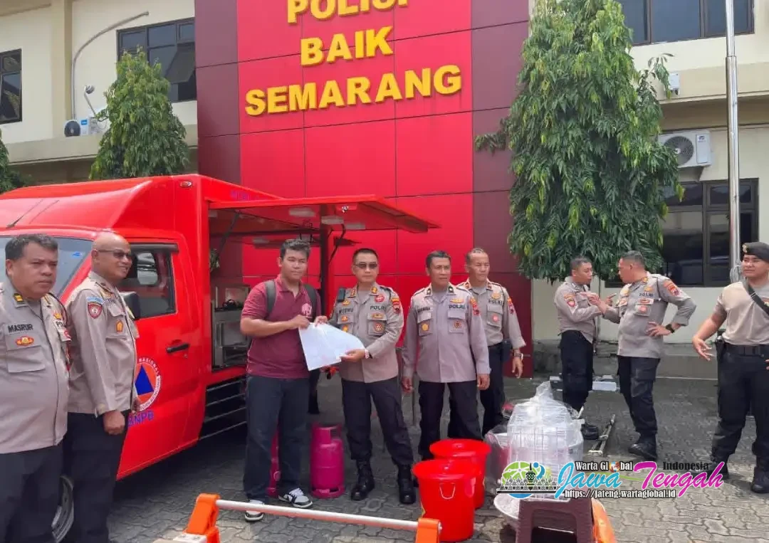 Polrestabes Semarang Terima Hibah Perahu Katamaran dan Mobil Dapur Lapangan dari BNPB