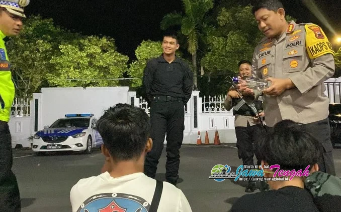 Kapolresta Surakarta Pimpin Razia Besar, 111 Pelanggar Ditindak dan 3 Pembawa Miras Diamankan