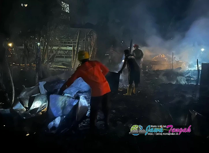 Dua Rumah di Pengkol Tanon Sragen Ludes Dilalap Sijago Merah, Kerugian Diperkirakan Ratusan Juta Lebih