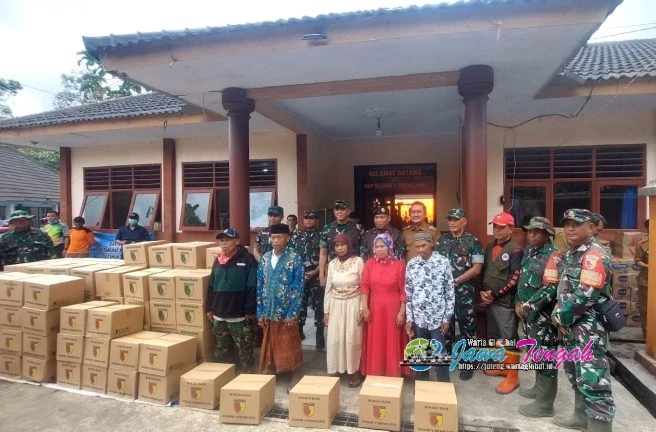 Pangdam V/Brawijaya Berikan Bantuan Langsung untuk Warga Terdampak Erupsi Semeru
