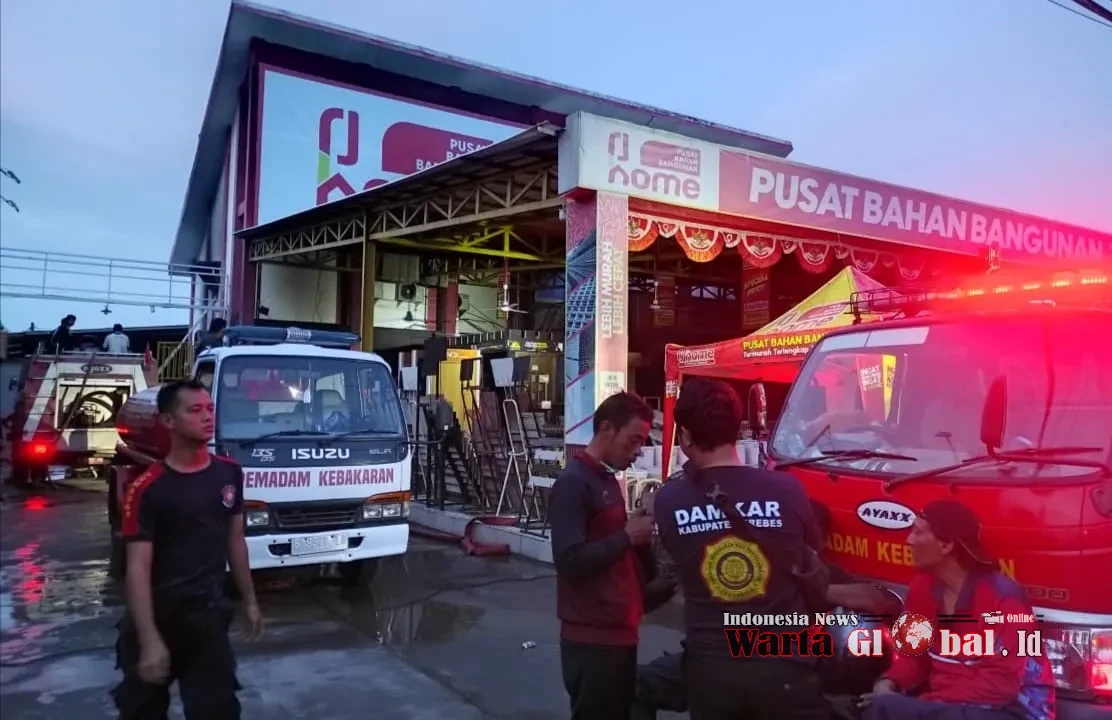 Tragis ! Toko Bangunan Terbakar, Dua Nyawa Melayang