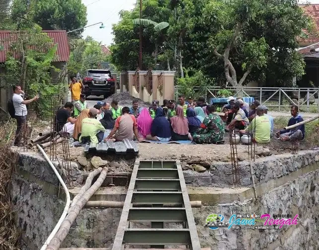 Polres Sragen Renovasi Jembatan Penghubung antar Dukuh, Permudah Mobilitas Warga
