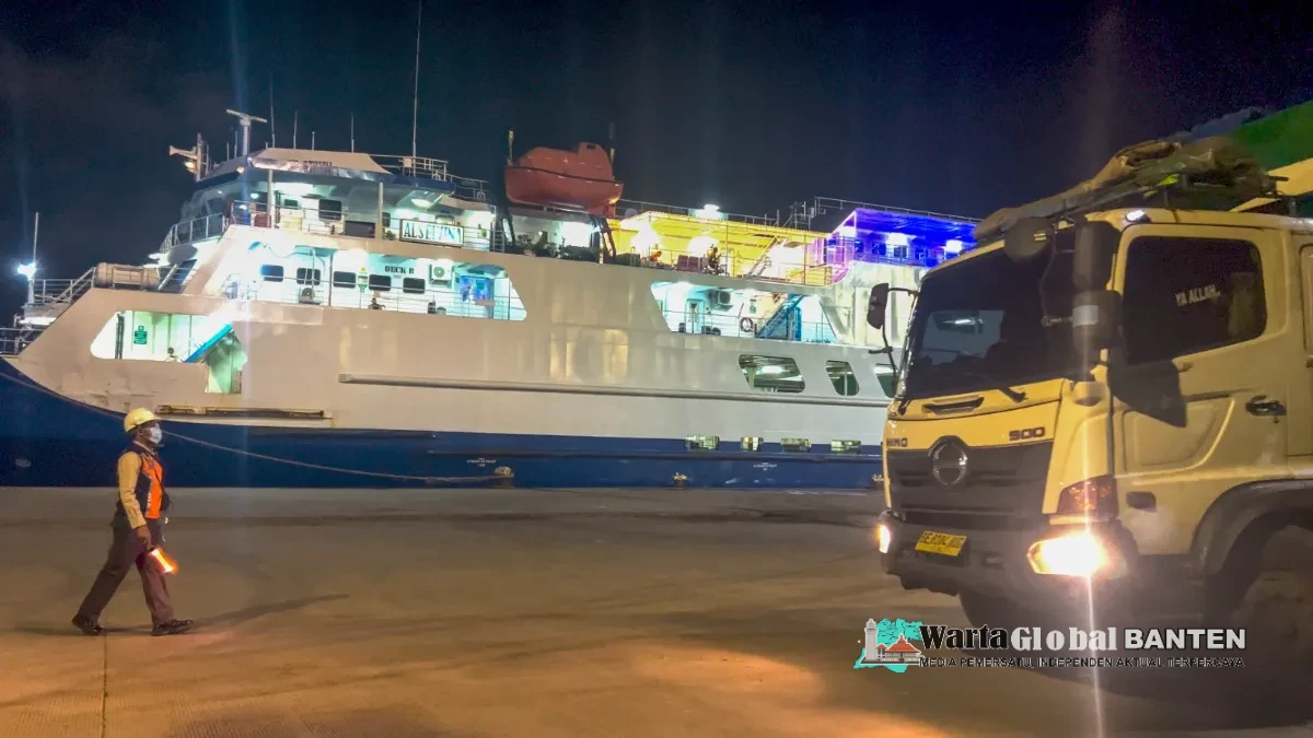 Arus Penyeberangan di Pelabuhan Ciwandan Terpantau Lancar dan Terkendali pada Hari Ke-5 Arus Penyeberangan di Pelabuhan Ciwandan Terpantau Lancar dan Terkendali pada Hari Ke-5