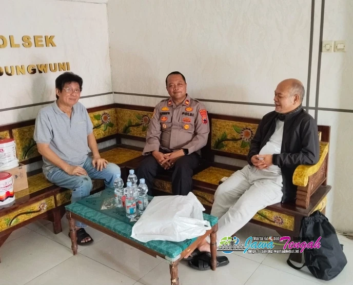 Kapolsek Kedungwuni dan Pastor Paroki Karanganyar Pekalongan Perkuat Sinergi Pengamanan Ibadah Natal