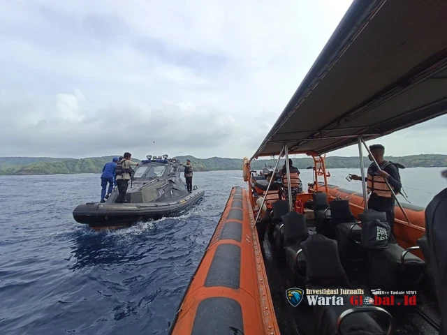 KM Putri Sakinah Tenggelam di Selat Padar, Gelombang Swell Bibit Siklon 96S Diduga Jadi Pemicu, Empat Wisatawan Spanyol Hilang.