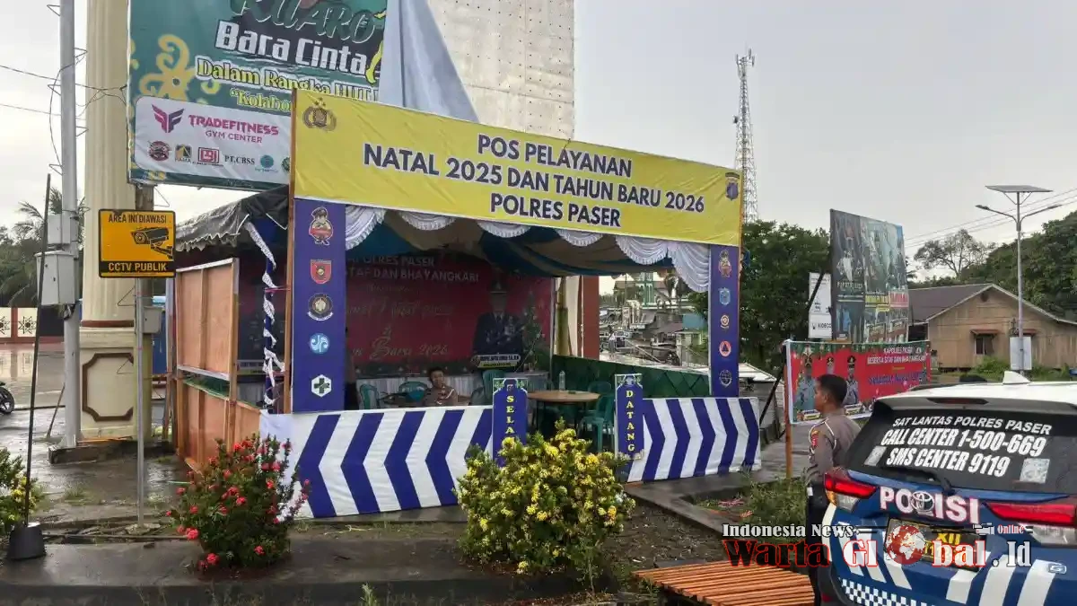 PJU Polres Paser dan Ketua Bhayangkari Tinjau Pos Pengamanan Ops Lilin Mahakam 2025 di Kuaro.
