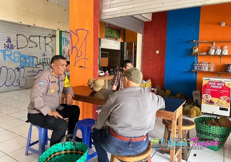 Polres Karanganyar Gelar Binluh di Pasar Karangpandan, Perkuat Pesan Kamtibmas di Tengah Operasi Lilin Candi 2025