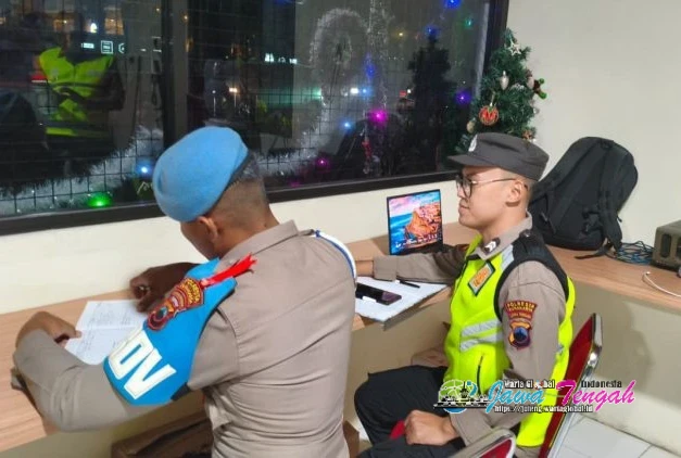 Propam Polresta Surakarta Laksanakan Pengecekan Personel di Pos Pengamanan Operasi Lilin Candi 2025