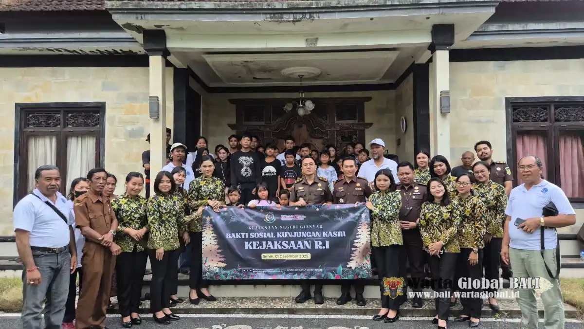 Kejaksaan Negeri Gianyar Laksanakan Bakti Sosial Menyambut Hari Natal 2025