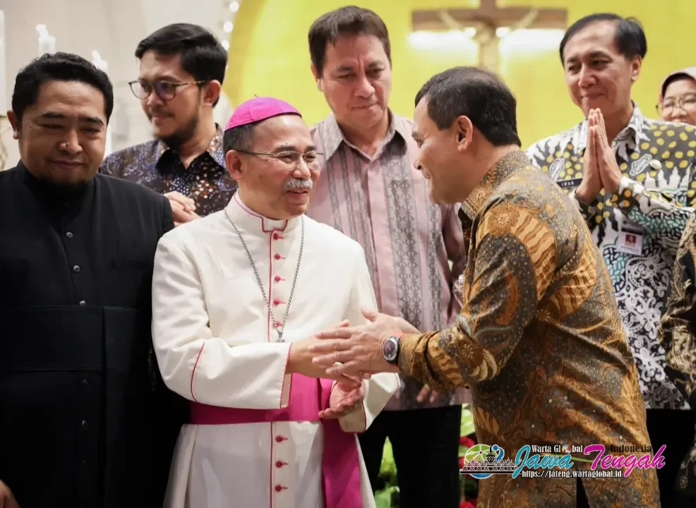 Hadiri Misa di Gereja Katedral Semarang, Ahmad Luthfi Ucapkan Selamat Natal dan Doa untuk Keselamatan Negeri
