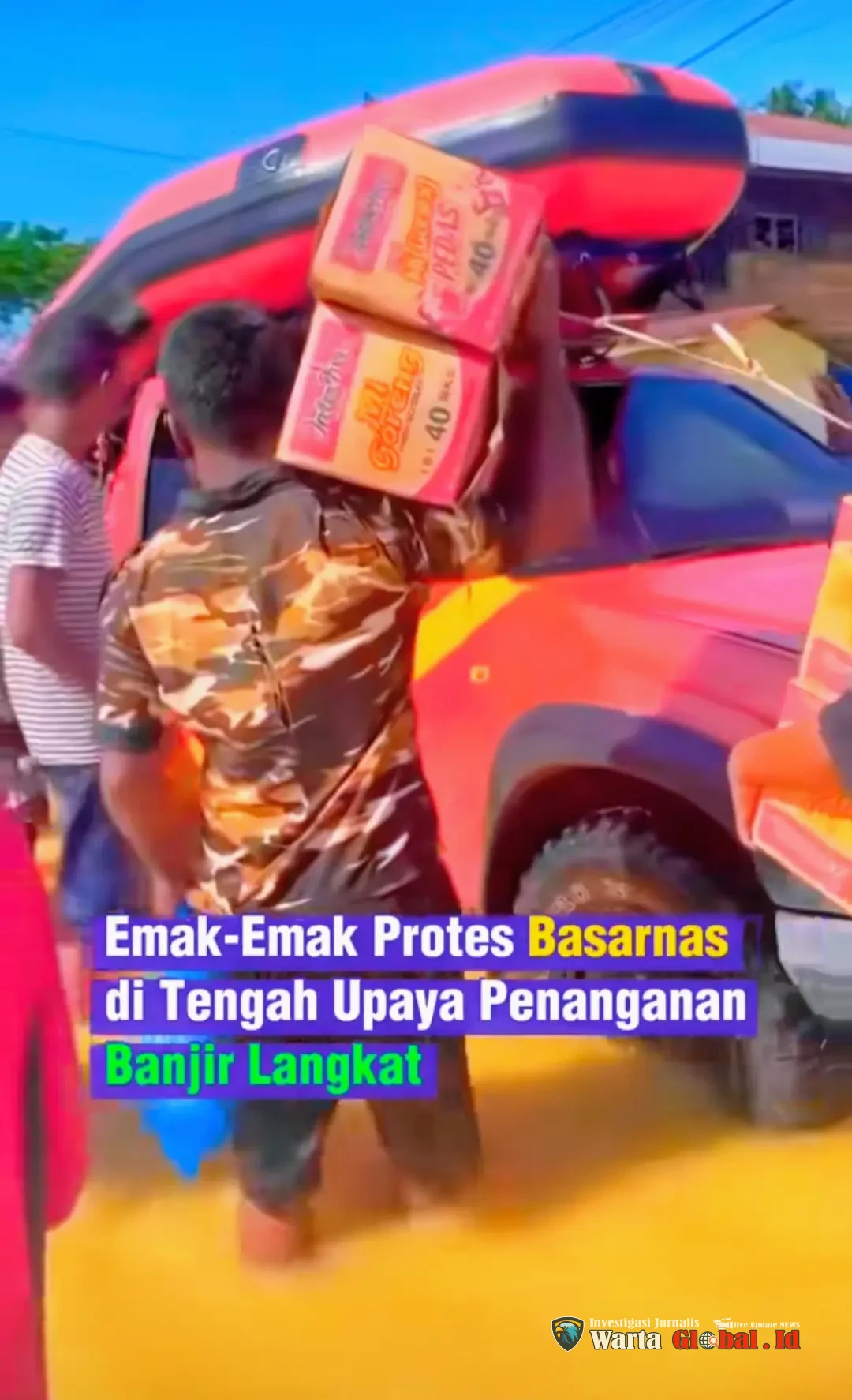 Emak-Emak Ngamuk Kepetugas Basarnas Di tengah Gulungan Banjir Sumatra