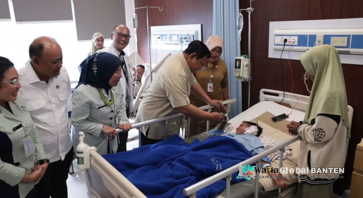 Prabowo Beri Semangat ke Pasien Korban Tabrakan Mobil SPPG: Lekas Sembuh, Rajin Belajar