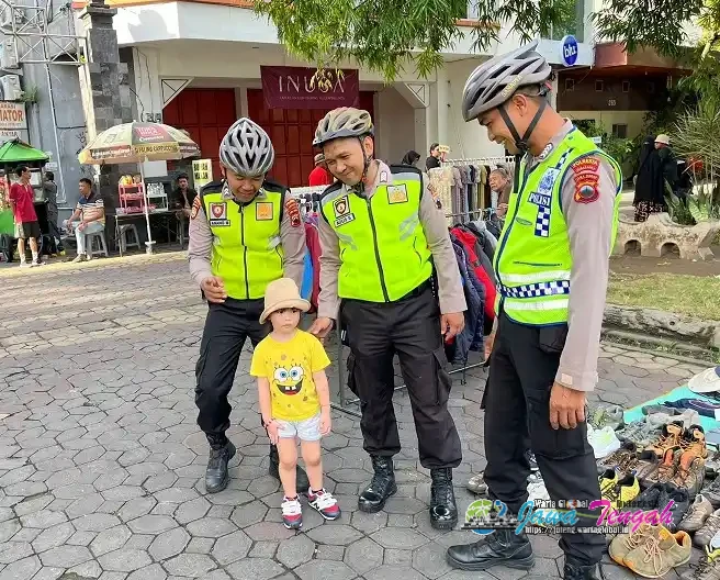 Polresta Surakarta Gelar Patroli Dialogis Sampaikan Imbauan Kamtibmas pada Warga