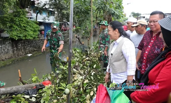 Pemkot Semarang Gelar Kerja Bakti Bersama Warga Bersihkan Sungai