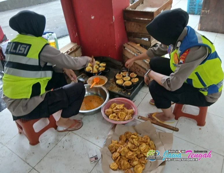 Polres Pekalongan Kota dan Batalyon B Sat Brimob Buka Dapur Umum Siapkan Ribuan Porsi Makanan untuk Warga