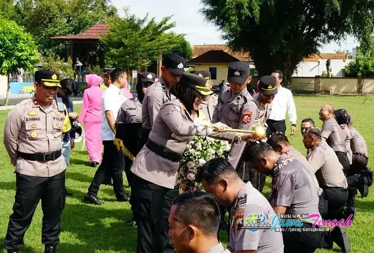 Kapolres Sragen Pimpin Upacara Kenaikan Pangkat 115 Personel di Awal Tahun 2026