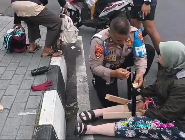 Propam Polresta Surakarta Sigap Bantu Korban Kecelakaan di Laweyan Solo