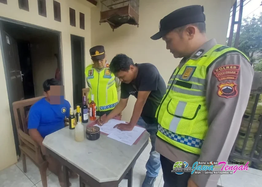 Polsek Kajen Polres Pekalongan Gelar Razia Miras di Karaoke dan Warung, Puluhan Botol AO hingga Kawa-Kawa Disita