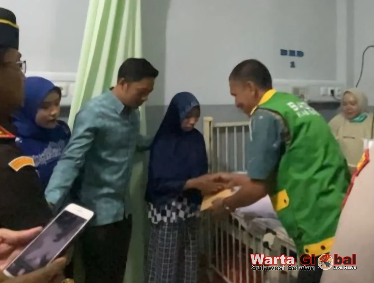 Baznas Enrekang Tanggung Biaya Pengobatan Warga Kurang Mampu, Bupati Serahkan Langsung di RSUD