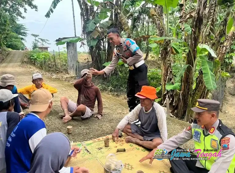 Gelar Kopling, Kapolsek Sumberlawang Sosialisasikan Ketahanan Pangan Jagung kepada Warga