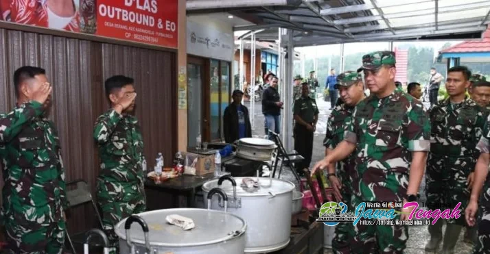Tinjau Lokasi Banjir dan Longsor di Purbalingga dan Pemalang, Pangdam IV/Diponegoro Salurkan Bantuan Paket Sembako