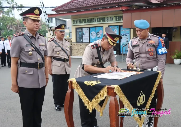 Kapolres Pekalongan Kota Pimpin Sertijab Wakapolres dan Kapolsek Buaran