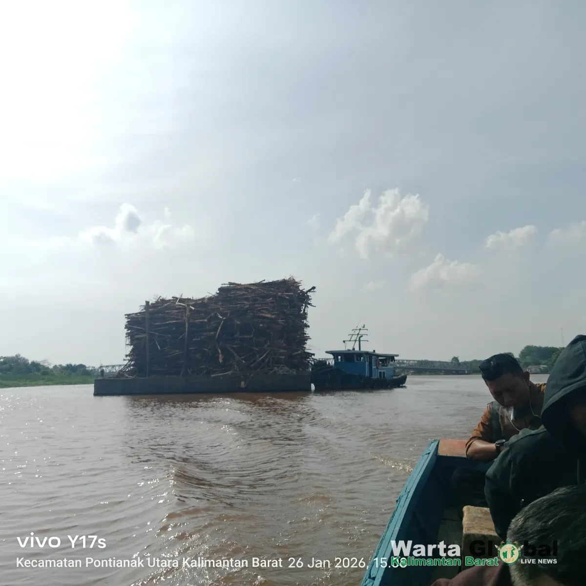 Tongkang Diduga Overload Tabrak Jembatan, KSOP Belum Terima Laporan