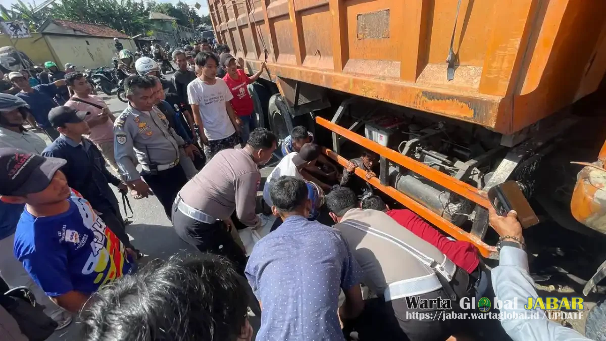 Respons Cepat di TKP, Polisi Berpacu dengan Waktu Evakuasi Korban Laka di Sukatani purwakarta