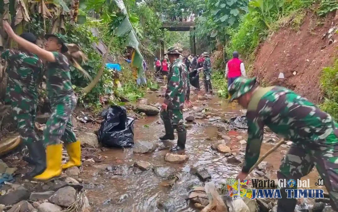 Sinergi TNI-Polri dan Pemkot Semarang, serta Warga Turun Tangan Bersihkan Kali Jaten di HPSN 2026