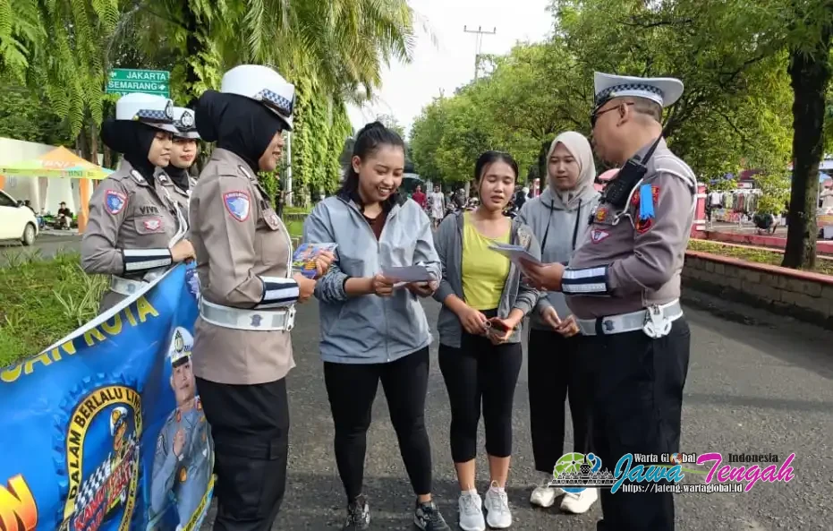 Polwan Polres Pekalongan Kota Laksanakan Art Policing di CFD