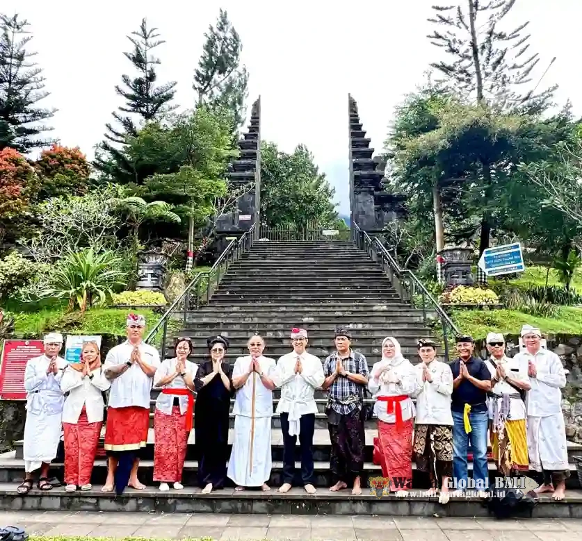 Harmoni di Lereng Salak: Makna Spiritual Anggarakasih Prangbakat dalam Silaturahmi Bapak Anies Baswedan dengan Semeton Bali