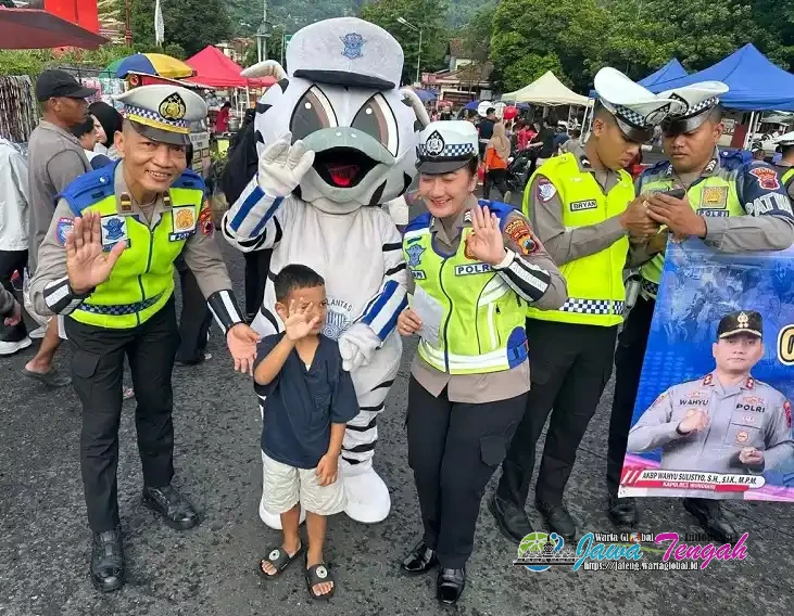Satlantas Polres Wonogiri Edukasi Keselamatan Berkendara Lewat Police Art di CFD