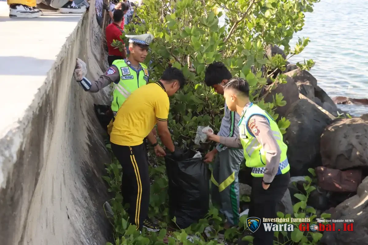 Polres Halmahera Selatan Gaungkan Gerakan Indonesia ASRI di Pantai UMKM Desa Tembal
