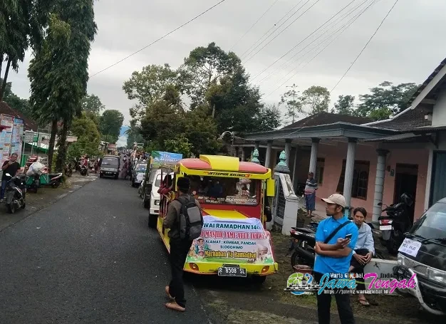Polres Wonogiri Kawal 1.600 Santri Pawai Sambut Ramadhan 1447 H di Slogohimo