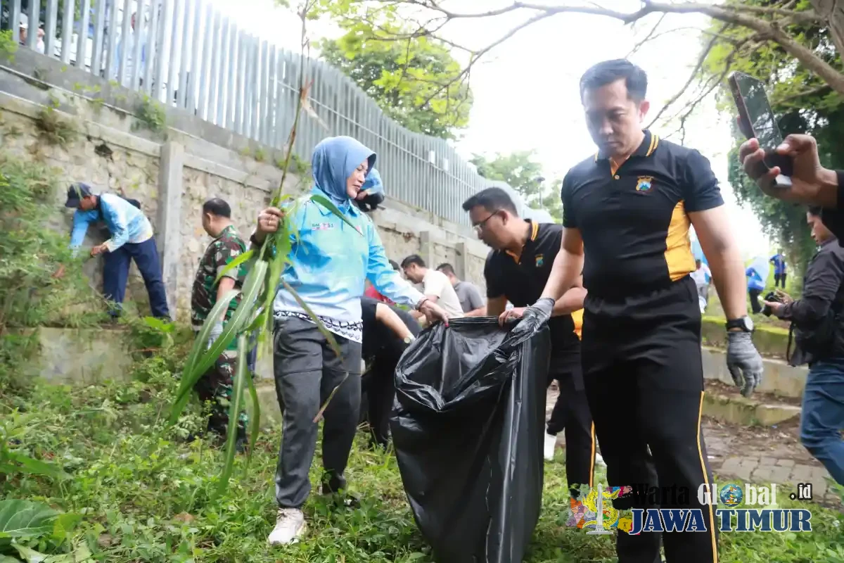 Gotong Royong Dihidupkan Kembali, Pemkab Bojonegoro Turun Tangan Bersihkan Kota dari TBS