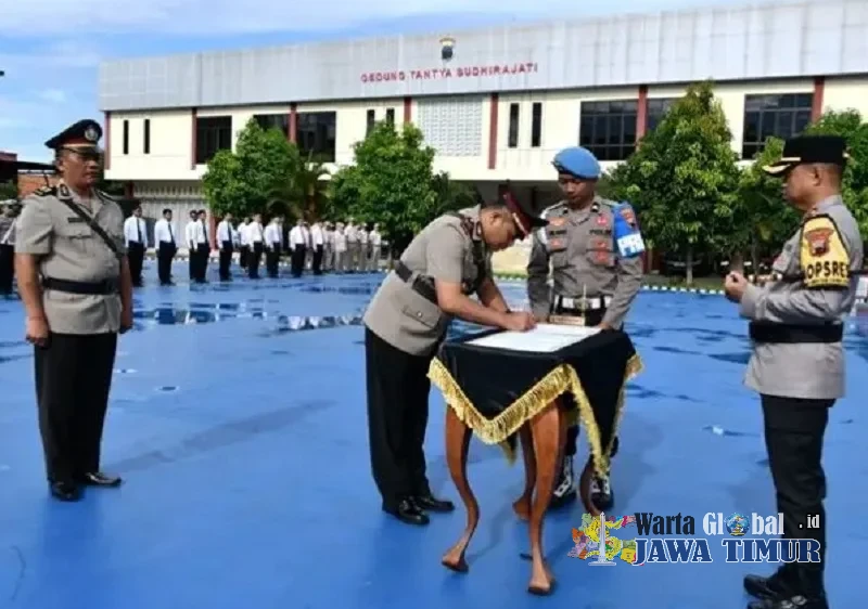 Polres Karanganyar Gelar Sertijab Kasat Binmas dan Kenaikan Pangkat PNS Polri