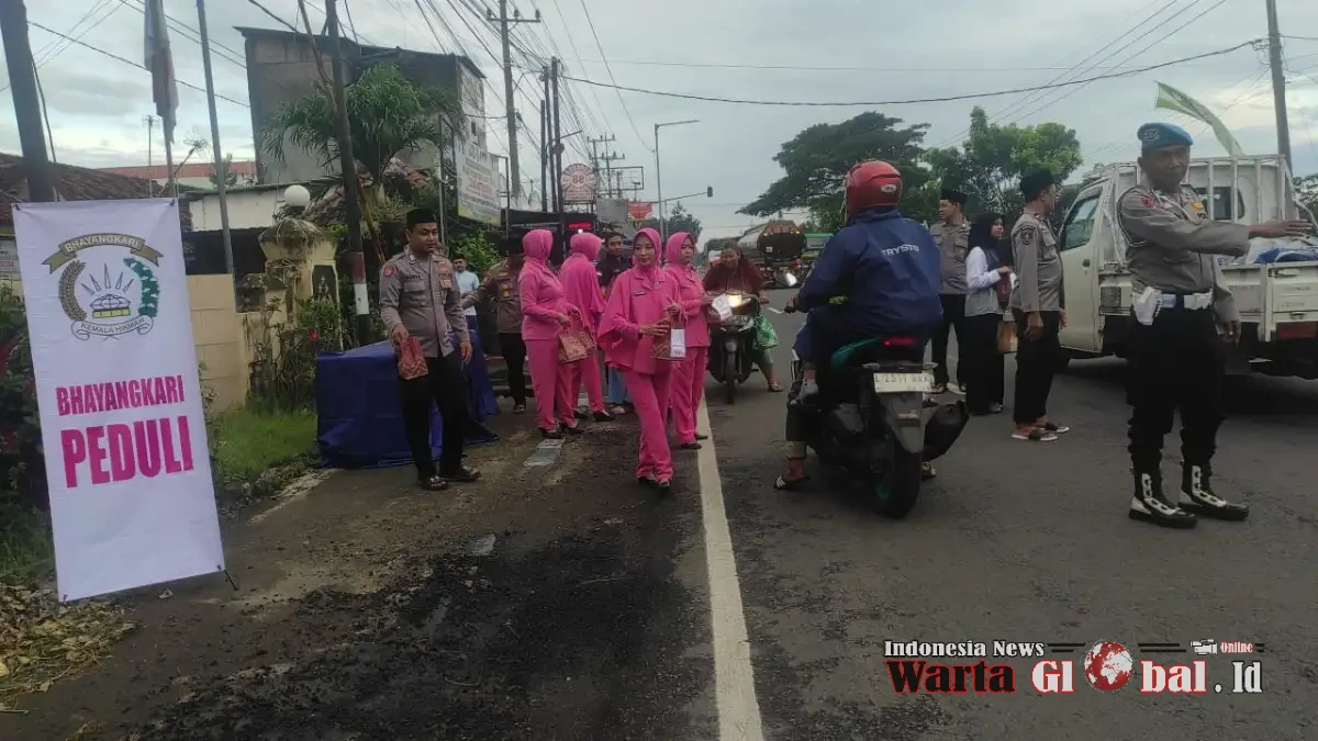 Berbagi Takjil dan Buka Puasa Bersama, Wujud Polsek Bandar Hadir dan Peduli Masyarakat
