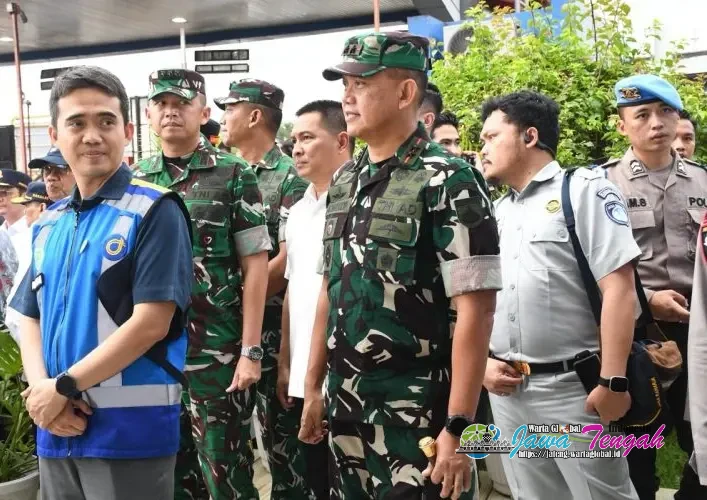Pangdam IV/Diponegoro Hadiri Flag Off One Way Arus Balik di Gerbang Tol Kalikangkung