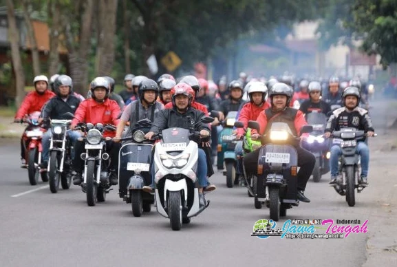 DPC PDI-P Karanganyar Gelar Ngabuburit dan Berbagi Takjil bersama Komunitas Motor